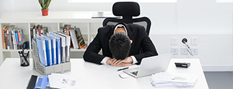 為什么裁員的人反而比被裁的人可憐？